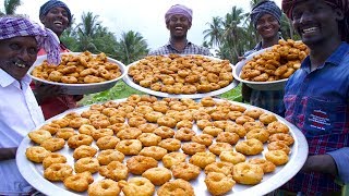 VILLAGE DONUT  Tamil Traditional Snacks Ulunthu Vadai  Cooking Crispy Medu Vada Recipe [upl. by Westerfield582]