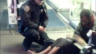 NYPD Policia Lawrence DePrimo regala zapatos a un mendigo oficial ´heróe´ [upl. by Greenwald917]