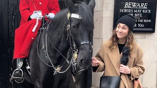 Enchanting Encounter Cool Kings Guard Horse Charms Every Tourist 🐴✨  Londons Elegance Unveiled [upl. by Akcirehs627]