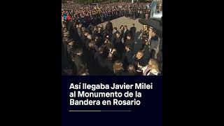 Así llegaba Javier Milei al Monumento de la Bandera en Rosario [upl. by Aihsekat931]