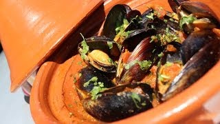 Recette de tajine marocain aux moulesMoroccan Mussels TaginequotBouzrougquot [upl. by Yentnuoc517]