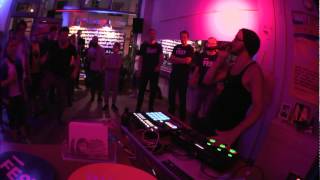 Flowin IMMOs Super Looper Solo Show  Watt en Schlick Sause 20150614 [upl. by Mallory]