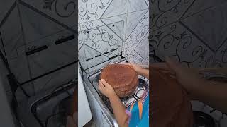 Bolo de chocolate shortvideo comomontarringlight receitas cozinha receitaslight [upl. by Anicart]