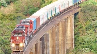 Trem ALL cruzando ponte na Serra do Cadeado na Central do Paraná  Ortigueira  PR [upl. by Rochkind]