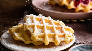 Fluffig knusprige Belgische Waffeln mit Kirschen in 20 Minuten Rezept ohne Hefe [upl. by Knipe]