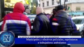 Municipales y efectivos policiales reprimieron a trabajadores ambulantes [upl. by Joe]