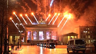 Feuerwerk am Brandenburger Tor Berlin an Silvester 2020 [upl. by Lithea]