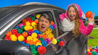 ¡¡EXPLOTAN MI AUTO CON 10000 PELOTAS DE COLORES [upl. by Ylecara]