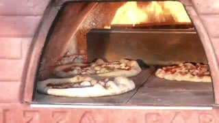 Cottura nel forno a legna 4 pizze nel forno Pizza Party Pizzone  Marco Romano [upl. by Honan]