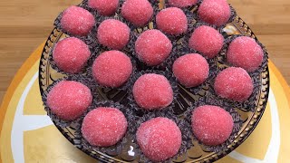 ARRASE COM ESSA RECEITA DE BRIGADEIRO DE MORANGO COM GELATINA O FAMOSO BICHO DE PE DAS FESTINHAS [upl. by Henryetta]