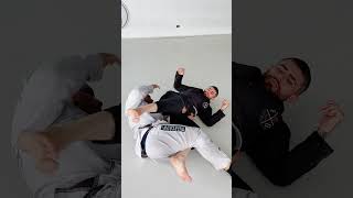 Berimbolo adaptado parajiujitsu jiujitsu jiujitsunaveia bjj jiujitsuraiz jiujitsuviciado [upl. by Noicnecsa108]