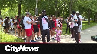 Fundraiser walkathon encourages young Montrealers to do sports [upl. by Olag295]