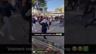 Ce matin au lycée Aristide Briand de SaintNazaire les lycéens soudés ont fait reculer la police [upl. by Anilehcim]