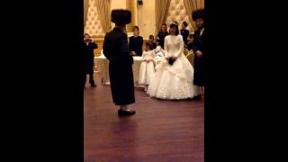 Oshvar rabbe dancing mitzvah tantz [upl. by Cassondra]