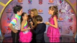 JIMENA Presenta a DAVID Y MICHELLE bailando Ojos Mentirosos en Pequeños Gigantesavi [upl. by Helbona]