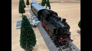 Unboxing the Roco H0 train analog start set and running the steam locomotive class 80 [upl. by Chandless]