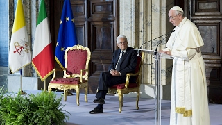 Quirinale il Presidente Mattarella e Papa Francesco intervengono al salone dei Corazzieri [upl. by Assilrac848]