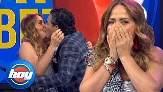 Le roba un beso a Andrea Legarreta en pleno show y ella no sabe cómo reaccionar  Hoy [upl. by Oirrad]