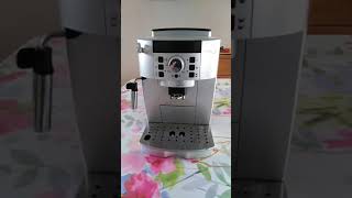 Czyszczenie automatu zaparzającego Delonghi Magnifica S [upl. by Aneehsat458]