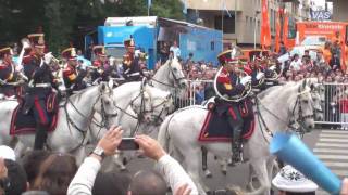 Festejos del Bicentenario argentino Desfile histórico militar [upl. by Annaira612]