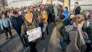 Dėl streikuojančių mokytojų tėvai patys ieško pedagogų [upl. by Ailama]