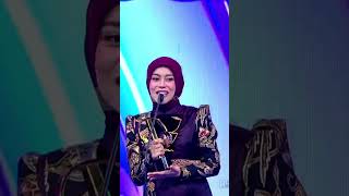 LESTI BERKAT RIDHO SUAMI MENANG SOCIAL MEDIA ARTIST OF THE YEAR IndonesiaMusicAwards2024 [upl. by Mode]