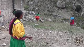 Juego tradicional Rarámuri de la Sierra Tarahumara [upl. by Bensky]