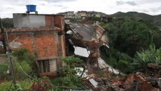 Casa desaba no bairro Boa Vista em Barra Mansa [upl. by Brooke]