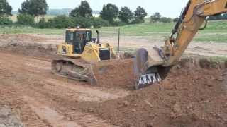 Komatsu D 65  17 PX Raupe mit Trimble GPS im Erdbau  Earthmoving with Komatsu D6517 dozer [upl. by Deeas]