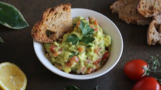 COME FARE il GUACAMOLE  La mia ricetta facilissima e veloce [upl. by Anaejer]