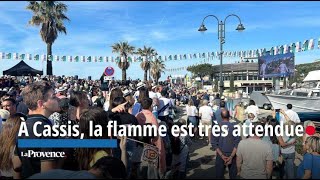 Le public présent en nombre à Cassis pour larrivée de la flamme [upl. by Halfon]