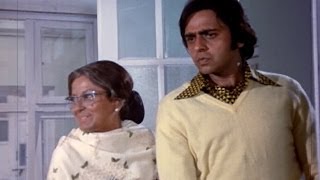 Moushumi Chatterjee gets notorious with Keshto Mukherjee  Zindagi [upl. by Gurias668]