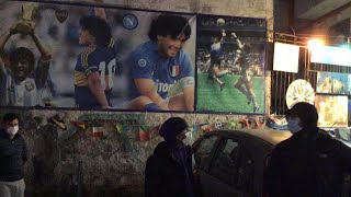 Napoli il dolore dei tifosi per la morte di Maradona quotE il padre del calcio e del popoloquot [upl. by Gwenny]