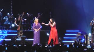 Maldita Primavera  Amores Extraños  Laura Pausini y Yuri Tour Grandes Exitos 2014 [upl. by Fosdick]