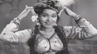 O Babuji Mai Na Karu Teri Naukri  Shamshad Begum Shyama Shrimatiji Dance Song [upl. by Viridi]