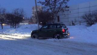 Mini Countryman ALL4 test on snow [upl. by Beekman]