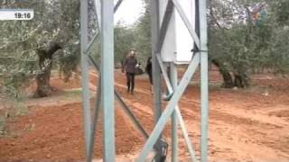 Le ponen dos torretas de electricidad en su finca [upl. by Ellehsat]