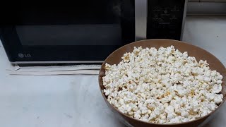 اسهل طريقة لعمل الفشار في الميكرويف The easiest way to make popcorn in the microwave [upl. by Sethrida259]