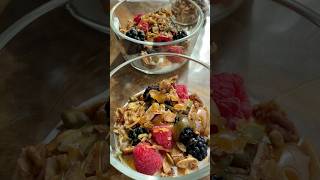 BERRY GRANOLA HONEY PARFAITS 😋🍓🍯 manukahoney beekeeping healthyrecipe [upl. by Yorel]