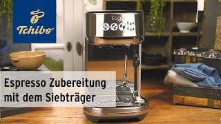 Espresso Zubereitung mit dem Siebträger  Tchibo Tutorial [upl. by Enyrhtac]