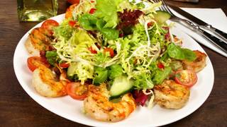 Recette  Salade de printemps aux crevettes [upl. by Dagnah]