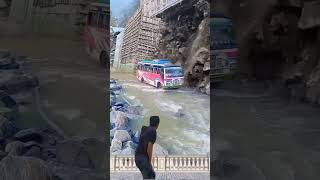 extraordinary 😱 I saw a bus almost hit by a landslide shorts amazing [upl. by Dulcine]