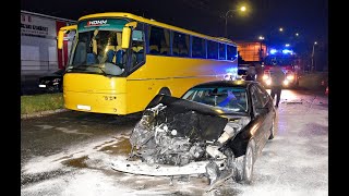 Parkoló autóbuszba hajtott egy BMW Szombathelyen [upl. by Catharina533]