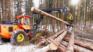 Working On Old Kockums 880 Tree Harvester [upl. by Sherwynd962]