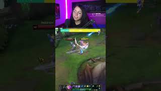 Irelia pega mucho 😫       leaguepartner leagueoflegends leaguememe leagueoflegends leag [upl. by Ettena]