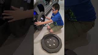 Watch and learn how to change tire using a hitech tool [upl. by Shaine]