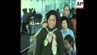 SYND 91173 CHINESE IMMIGRANTS CROSS INTO HONG KONG [upl. by Bartholomeus]