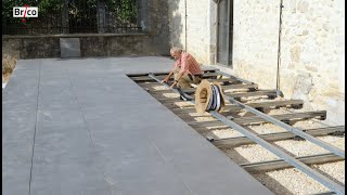 Créer une terrasse en dalles sur structure métallique  Tuto bricolage avec Robert [upl. by Eibber]