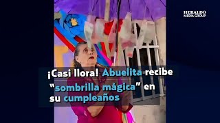 Regalan paraguas con dinero a abuelita [upl. by Isidor134]