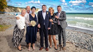 Hochzeitsfotograf Kap Arkona heiraten im Leuchtturm auf Rügen Shooting Steilküste am Strand Vitt [upl. by Sinegra254]